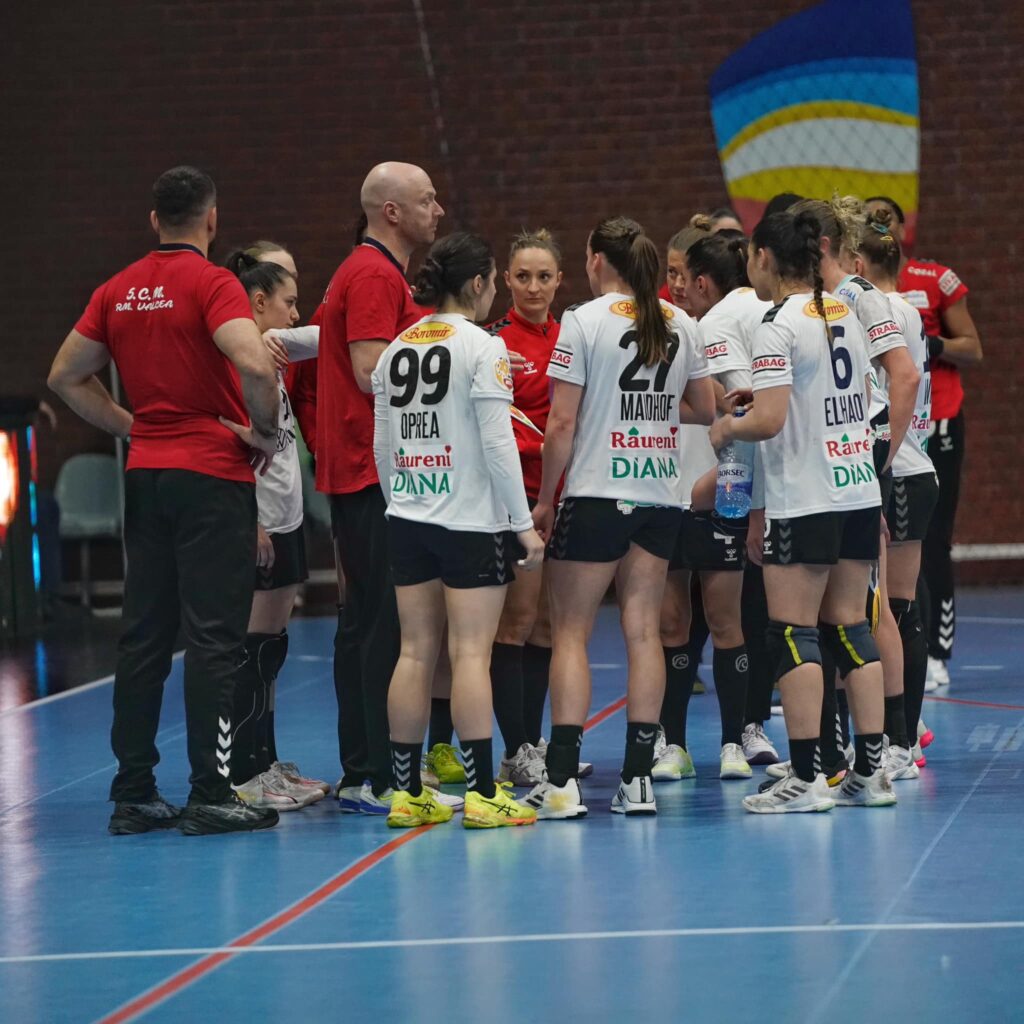 Handbal (f) / CSM Bucureşti a spulberat Vâlcea în optimile Cupei României