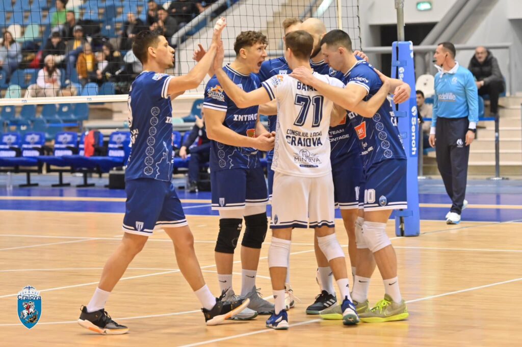 Volei (m) / SCMU Craiova încheie sezonul regular cu un derbi în Bănie