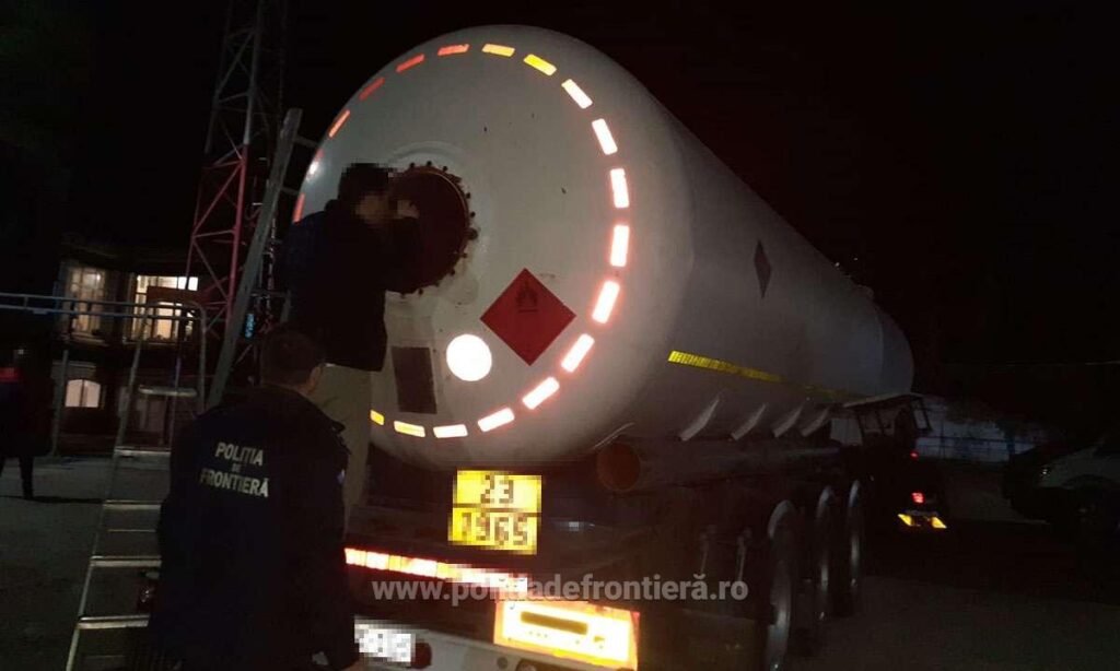 (VIDEO) Cisternă plină cu ţigări de contrabandă, depistată la Calafat