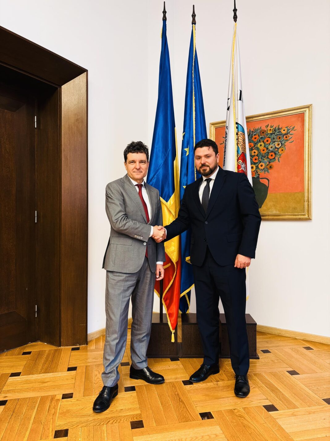Primarul liberal al municipiului Rădăuţi, Bogdan Loghin, îl susține pe Nicușor Dan