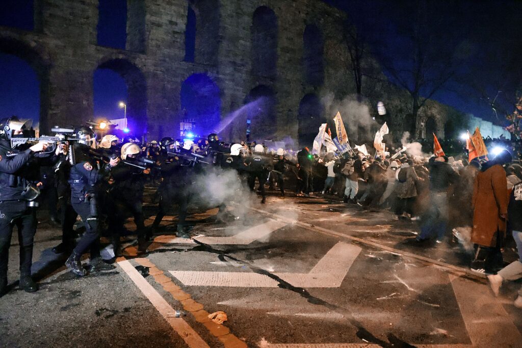 Proteste masive în Turcia, pentru a cincea noapte