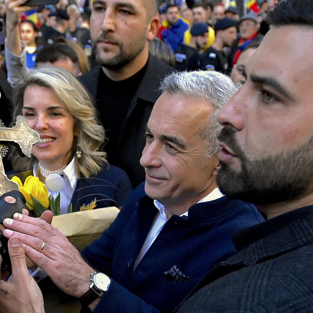 Rectorul Şcolii Naţionale de Studii Politice şi Administrative (SNSPA), Remus Pricopie, și avocatul Bogdan Ionescu au depus la Biroul Electoral Central (BEC) contestaţii la înregistrarea candidaturii lui Călin Georgescu pentru funcţia de preşedinte al României (INQUAM Photos Eduard Vinatoru)
