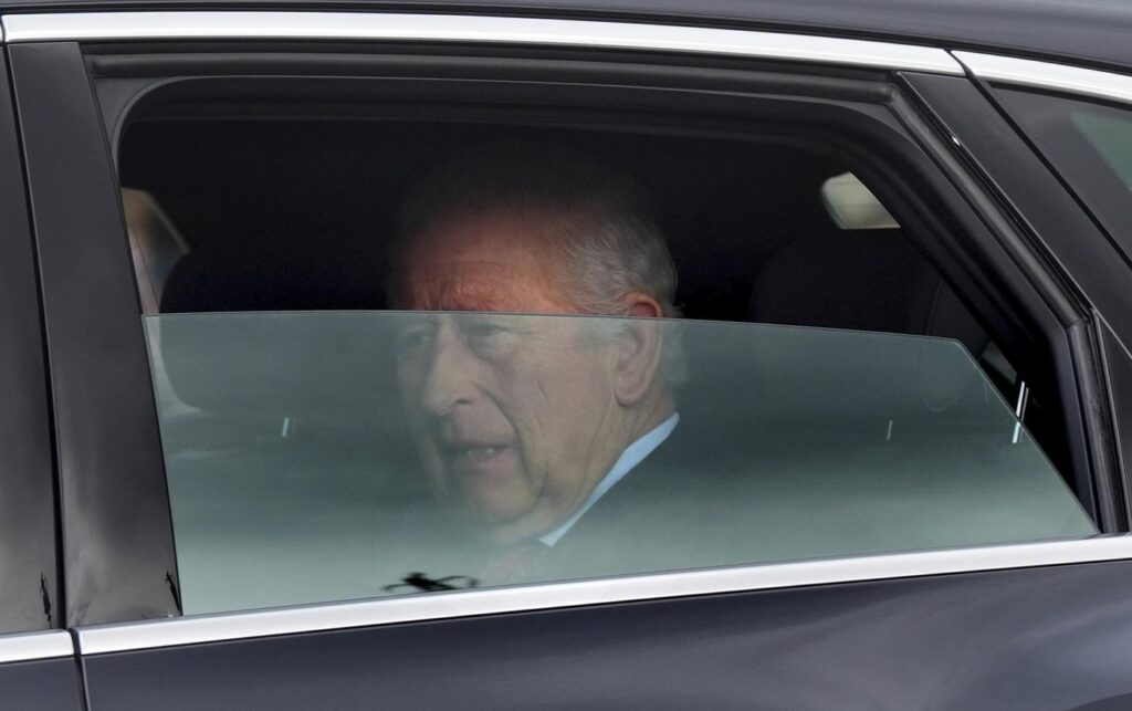 Scurta spitalizare a regelui Charles al III-lea reamintește Regatului Unit că monarhul este încă bolnav de cancer