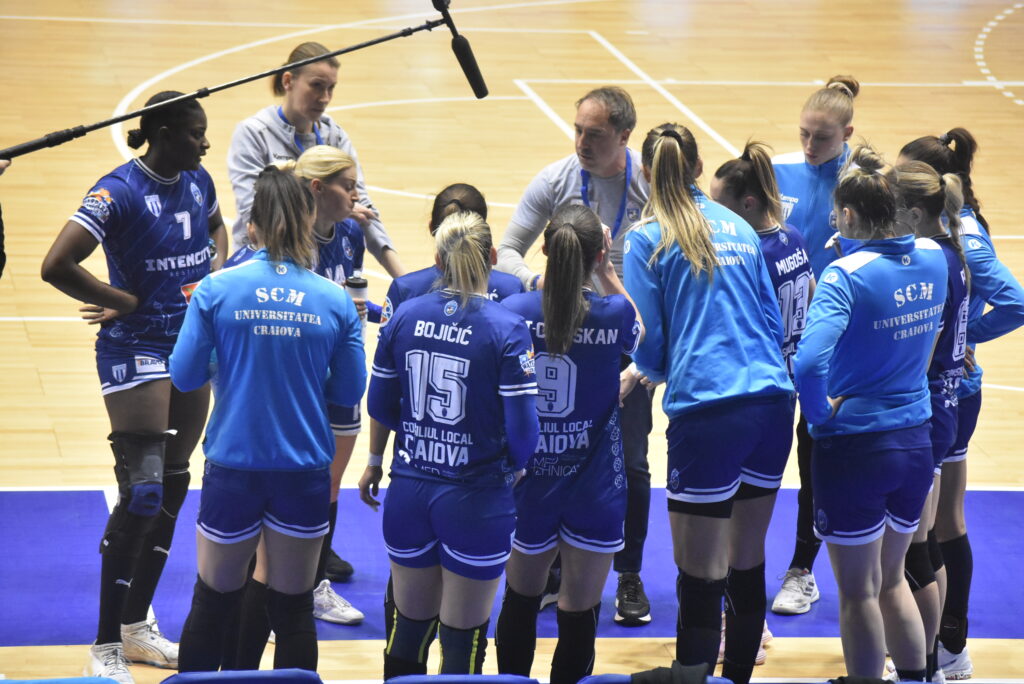 Handbal (f) / SCMU Craiova, în goană după puncte la Zalău