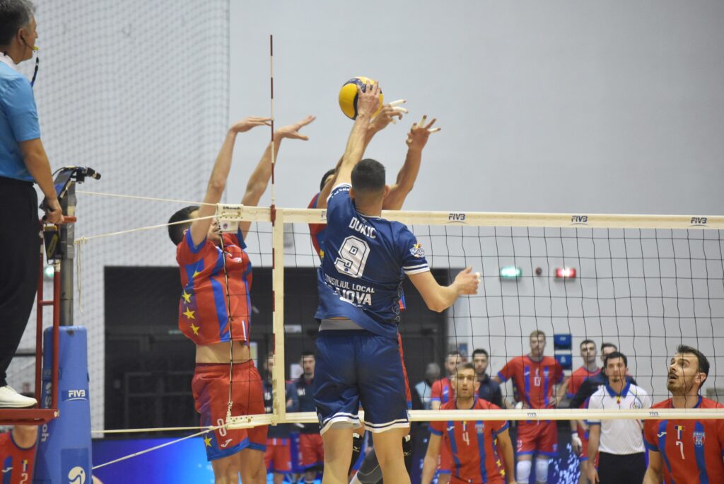 Volei (m) / SCMU Craiova a fost mare în primul derbi cu Steaua, din play-off