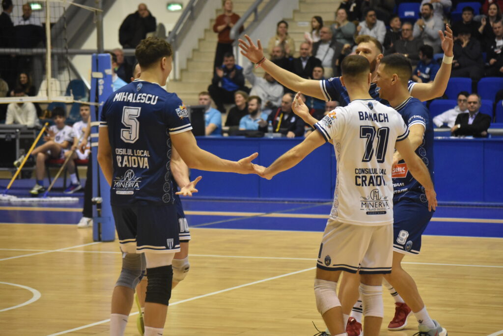 Volei (m) / SCMU Craiova, 3-0 sec la Steaua și calificare en fanfare în semifinale
