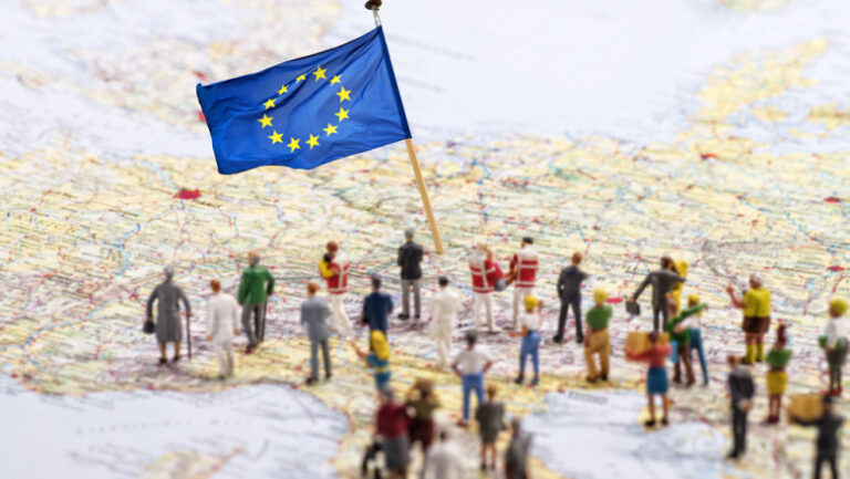 Sondaj: 70% dintre români consideră că țara noastră beneficiază de pe urma statutului de membru UE