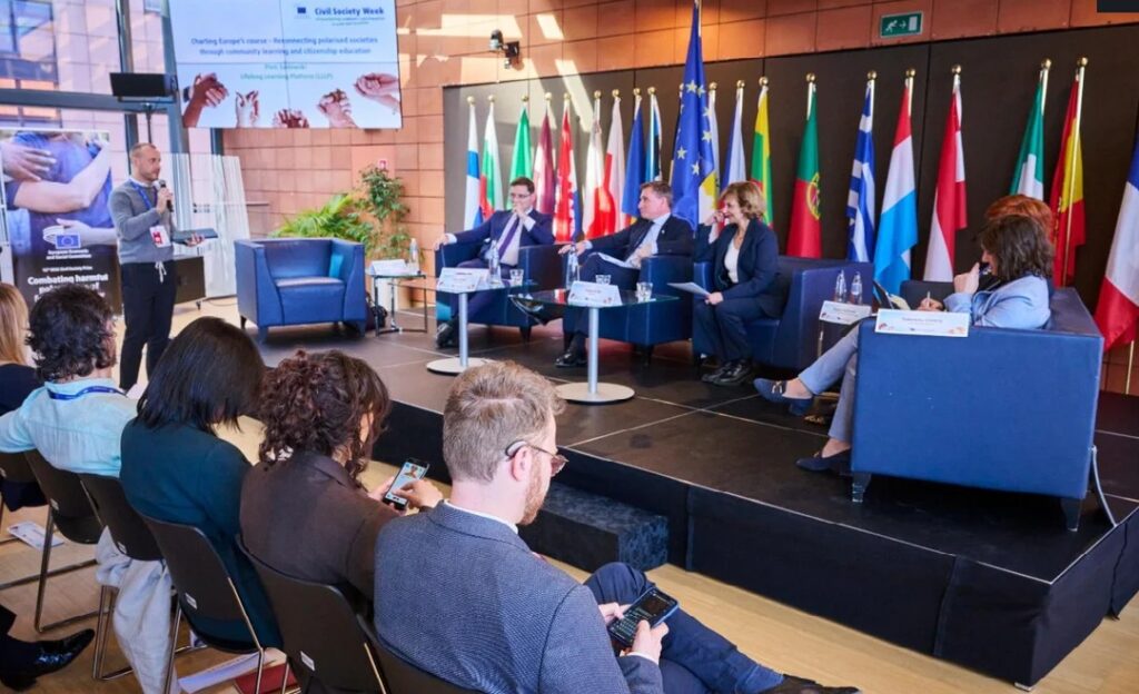 CESE: Societatea civilă este cheia pentru depolarizarea Europei