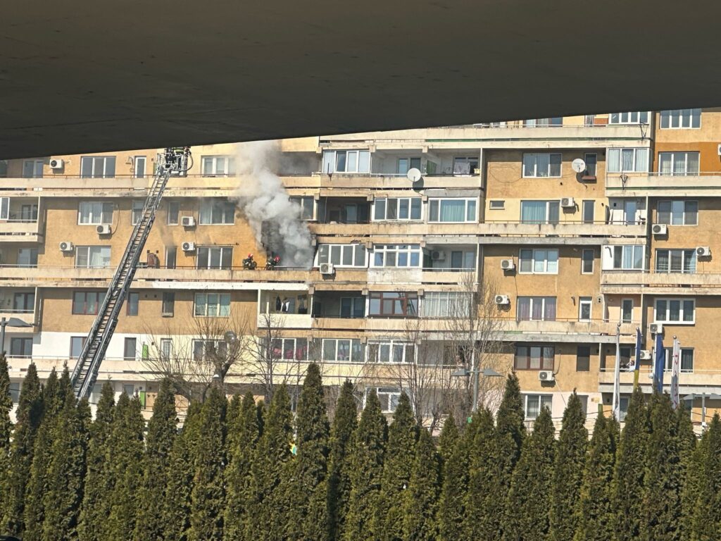 Craiova: Incendiu într-un apartament de la kilometrul zero