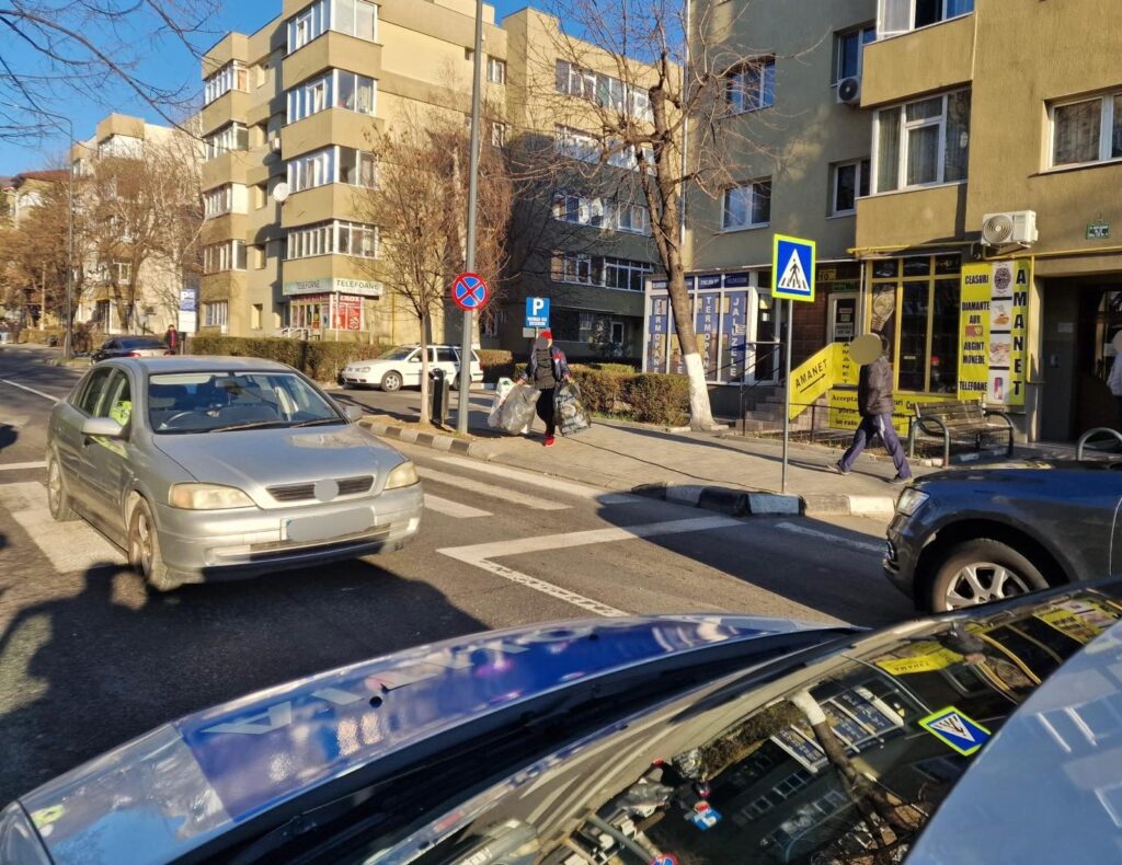 Râmnicu Vâlcea: O minoră și mama ei, rănite pe trecerea de pietoni