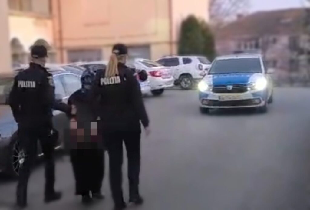 (VIDEO) Craiova: O femeie din Sibiu, reținută pentru tâlhărie calificată
