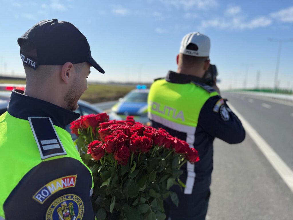 (VIDEO) Dolj: 8 Martie, cu flori, felictări și recomandări rutiere