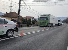 Coliziune între un autotren și un autoturism