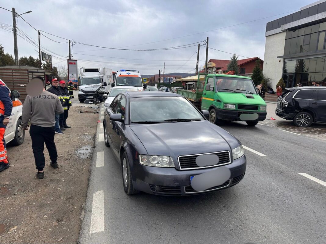 În urma evenimentului rutier, au fost înregistrate doar pagube materiale