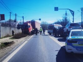 Bărbat acroşat de un autotren pe trecerea de pietoni