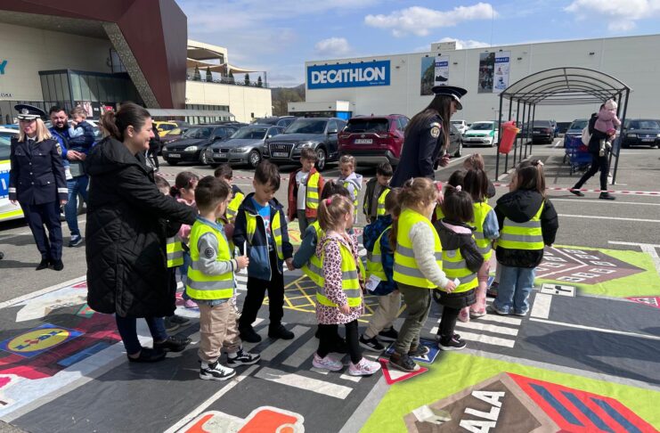 Eveniment dedicat publicului, desfășurat în parcarea centrului comercial Shopping City Râmnicu Vâlcea