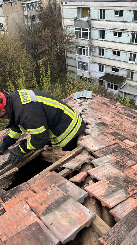 (VIDEO) Pagubele produse de rafalele de vânt în Craiova