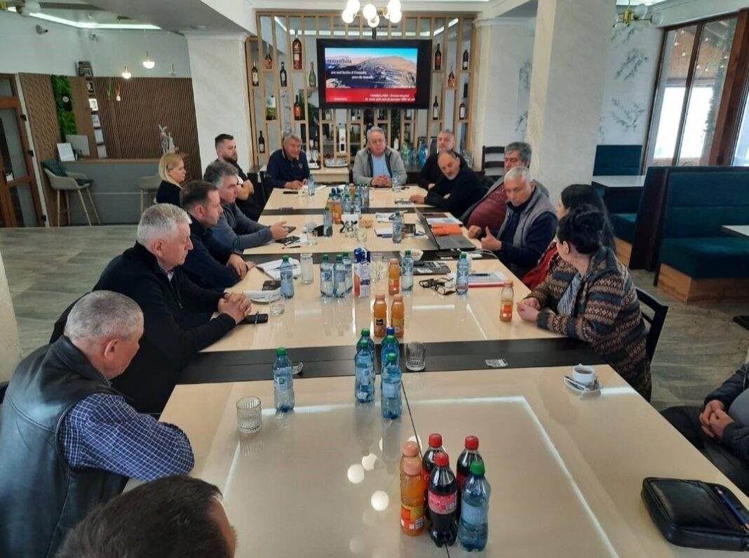 Prefectul județului Gorj s-a întâlnit cu proprietarii de pensiuni și hoteluri din Rânca