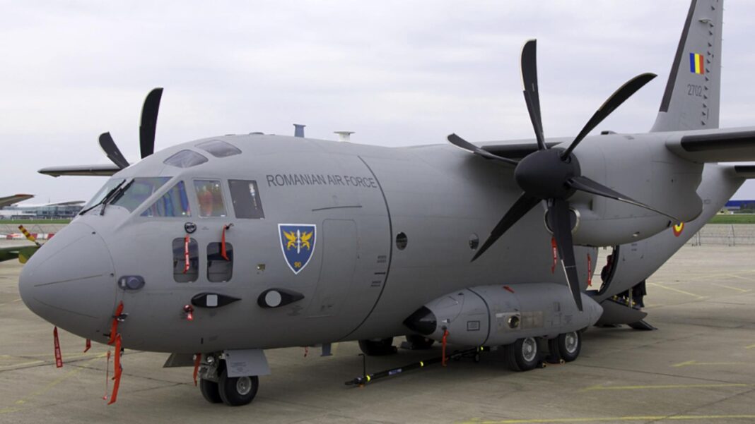 Trei pacienți români au fost transportați cu o aeronavă C-27 J Spartan