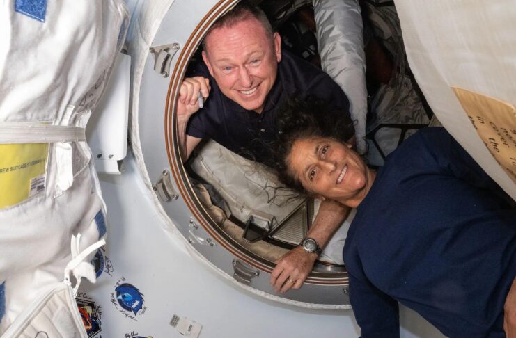Astronauţii americani Butch Wilmore și Suni Williams pe o navă SpaceX Crew Dragon