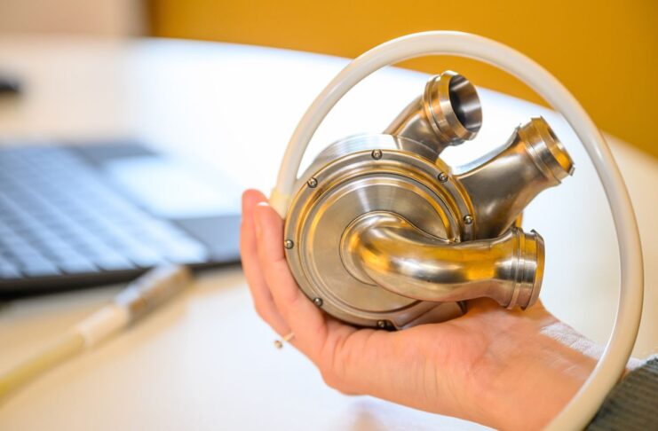 BiVACOR Total Artificial Heart are o singură parte mobilă - un rotor levitat care este ținut pe loc de magneți