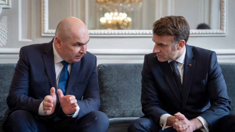 Ilie Bolojan participă la summitul „coaliției bunăvoinței” găzduit de Emmanuel Macron, la Paris