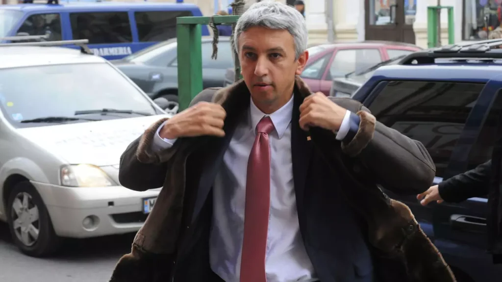 Dan Diaconescu scapă deocamdată de condamnarea în dosarul de act sexual cu un minor. Se reia de la zero procesul