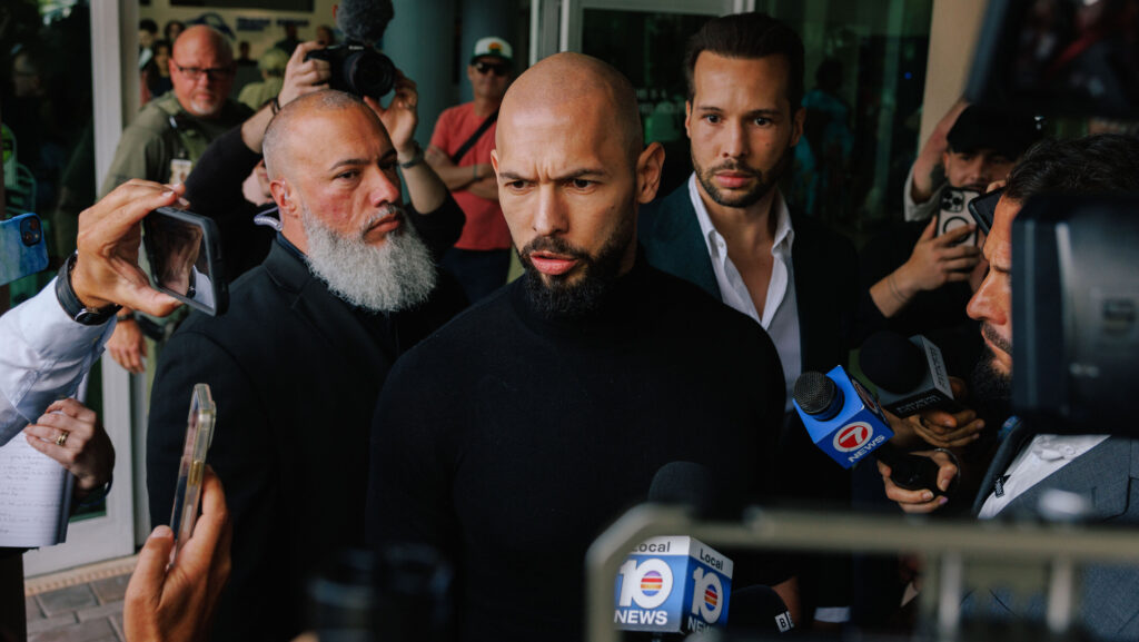 Procurorul general din Florida deschide o anchetă penală împotriva fraților Tate