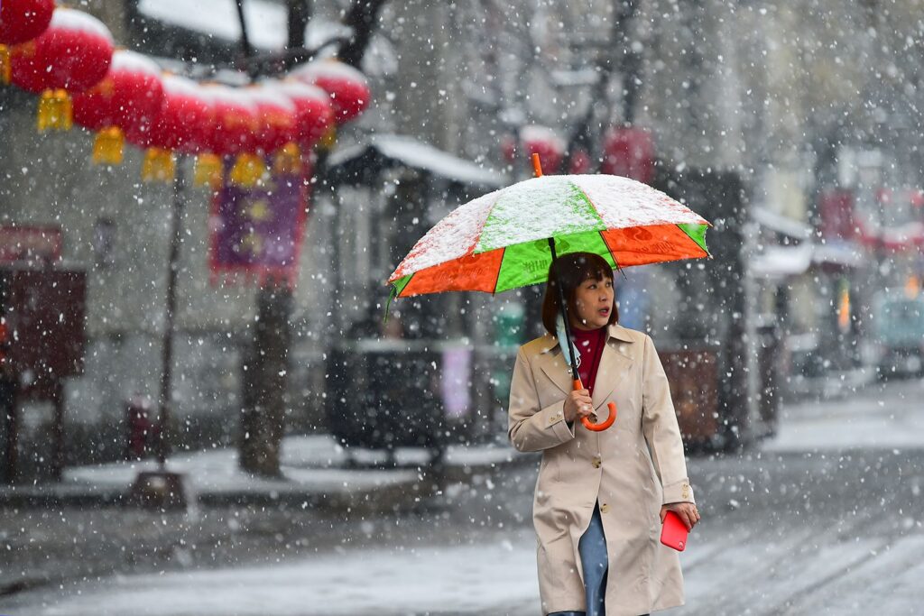 Un weekend de foc și gheață: estul Chinei lovit de viscol și căldură record