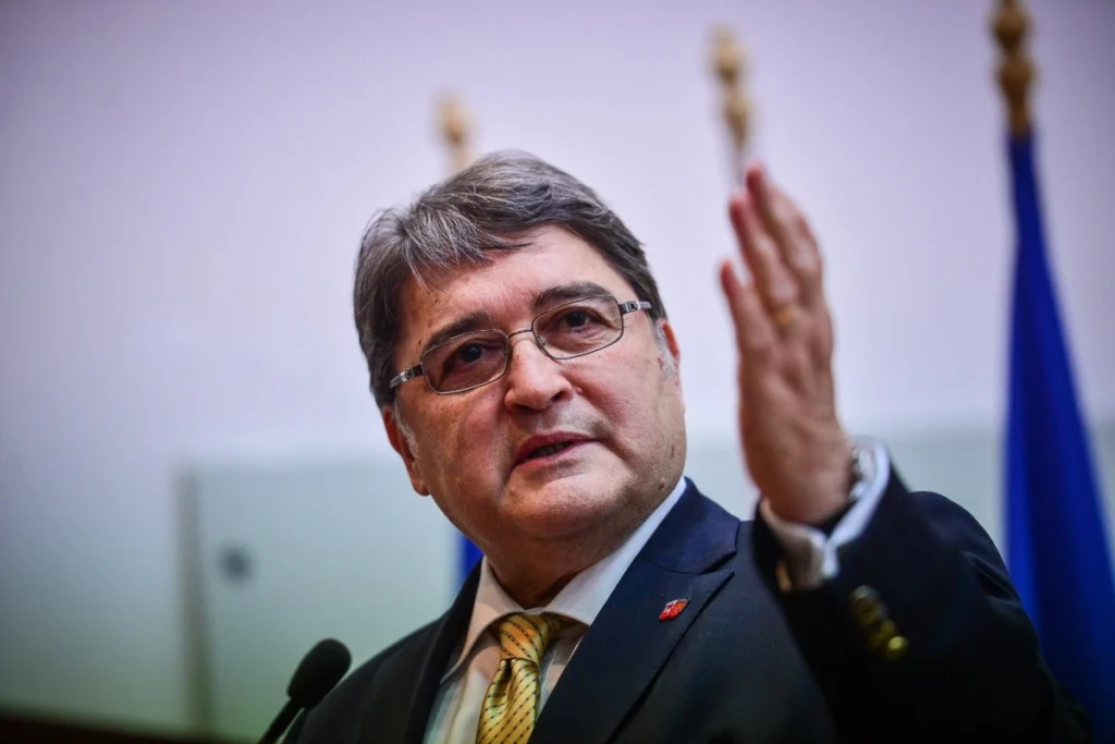 Ministrul de Externe, Emil Hurezeanu, ar putea fi schimbat