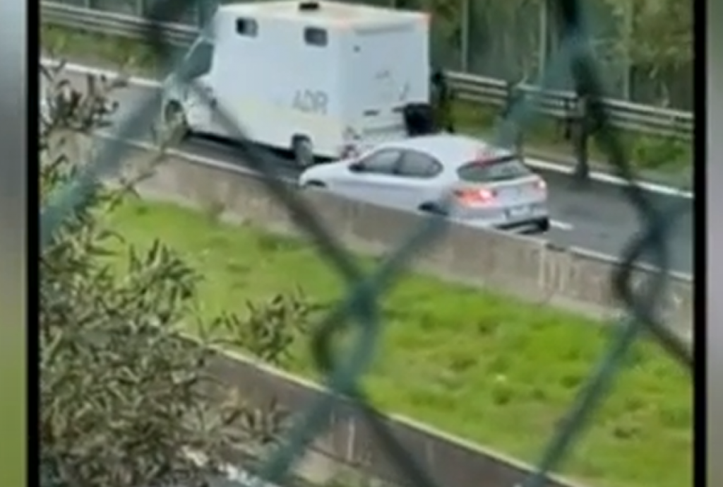 Jaf ca în filme pe autostradă: au fugit cu 4 milioane de euro