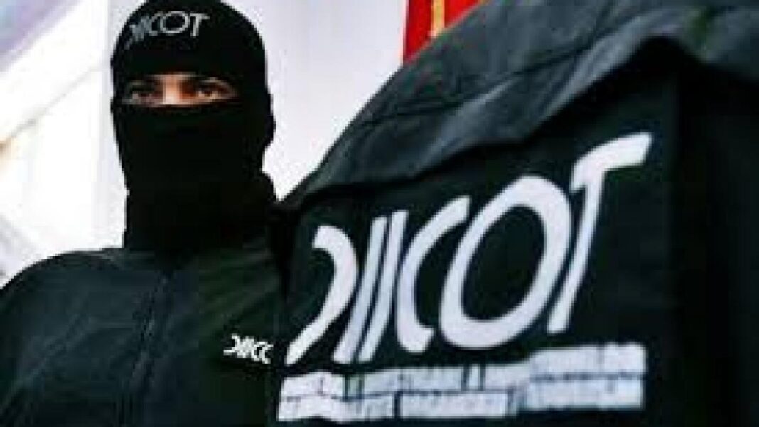 Polițiștii din cadrul Brigăzii de Combatere a Criminalității Organizate Craiova, împreună cu procurorii D.I.I.C.O.T. – Serviciul Teritorial Craiova au dispus reținerea a 4 inculpați