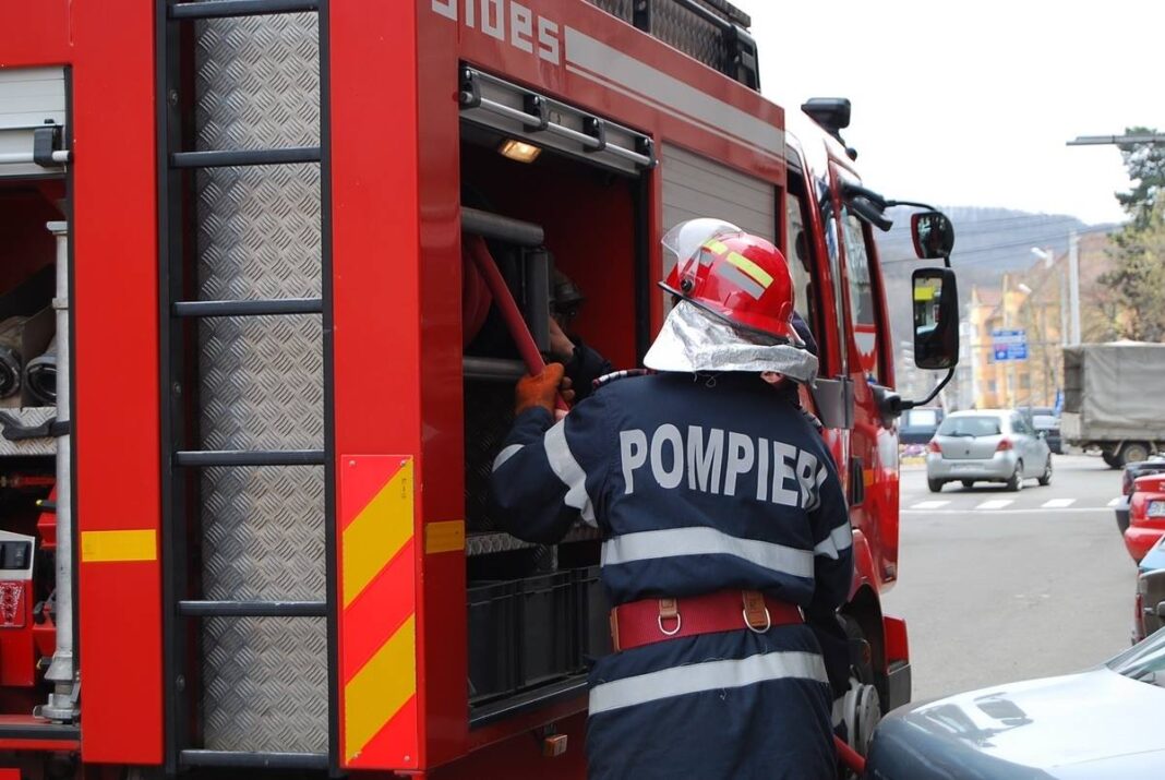Explozie într-un bloc de garsoniere din Bal