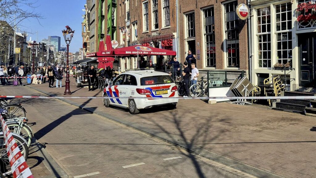 Cinci persoane, rănite într-un atac cu cuţitul la Amsterdam