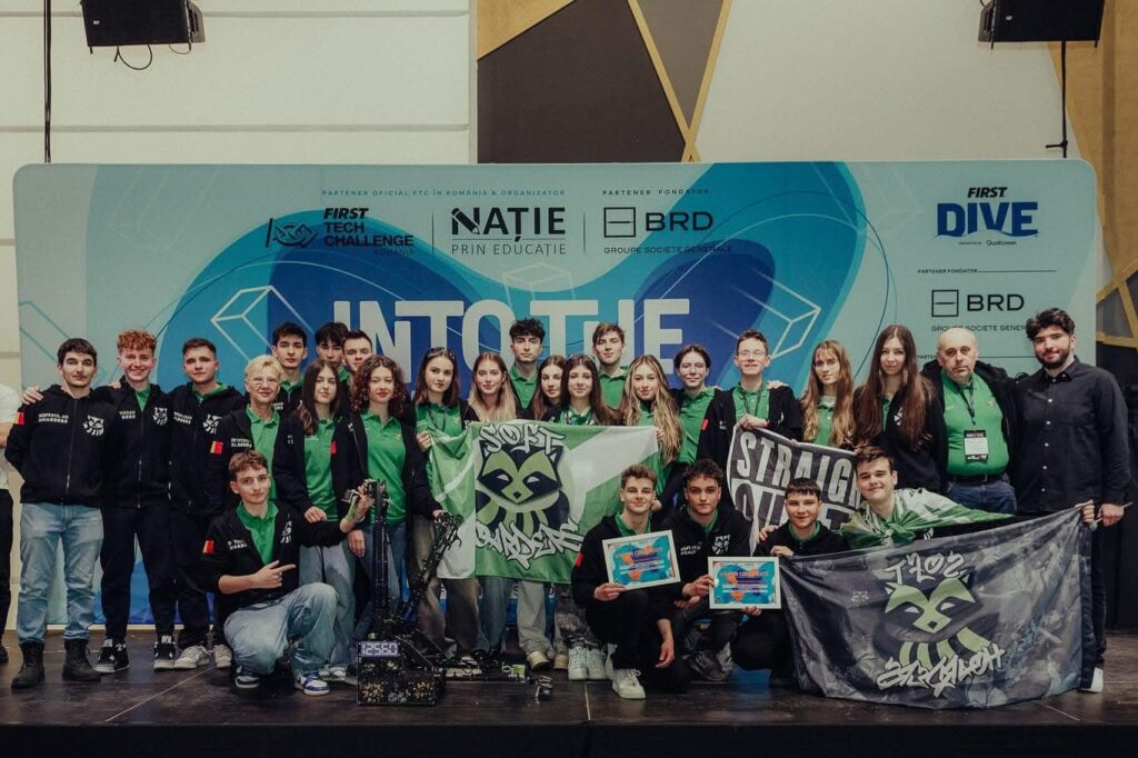Echipa de robotică de la Frații Buzești, premiată la Campionatul Național și calificată la internaționale