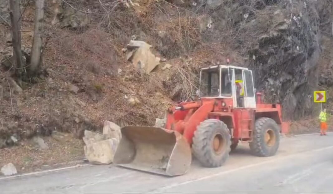 Căderi de stânci în Defileul Jiului