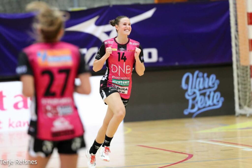 Handbal (f) / Tuva Ulsaker Hoeve, al treilea transfer pentru SCM Vâlcea