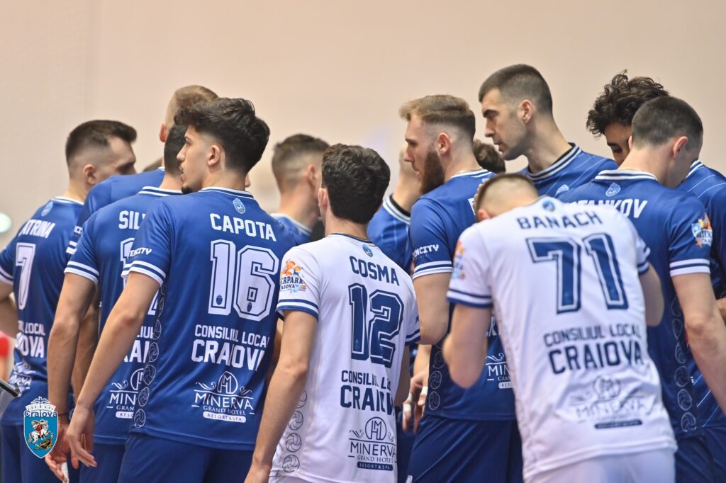 Volei (m) / SCMU Craiova s-a înclinat în fața campioanei, în primul meci din semifinale