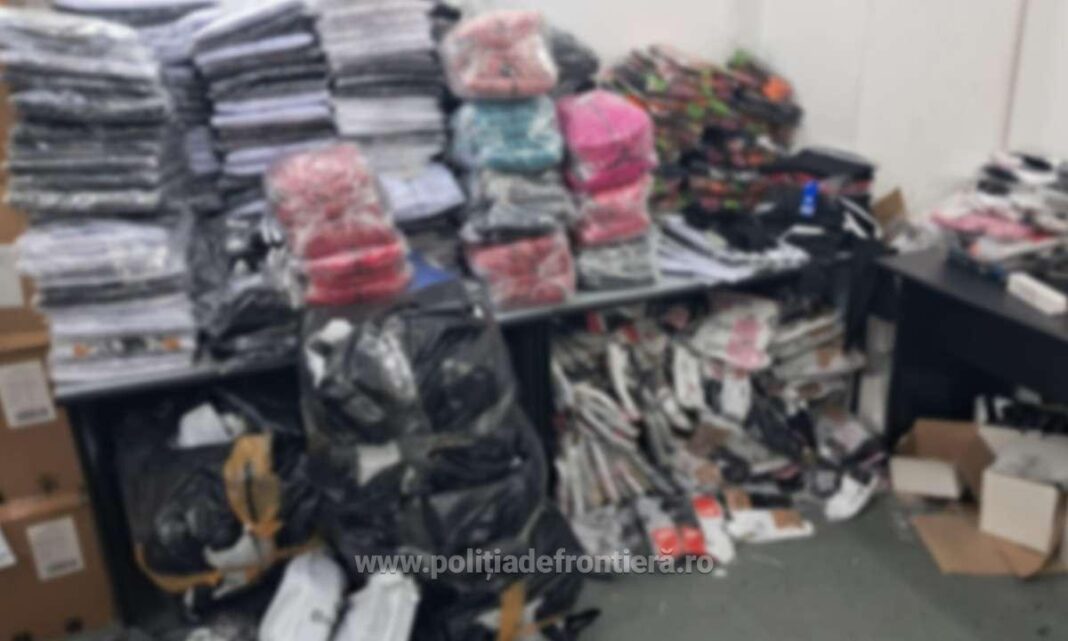 Peste 3.800 de produse contrafăcute descoperite, în două autocare