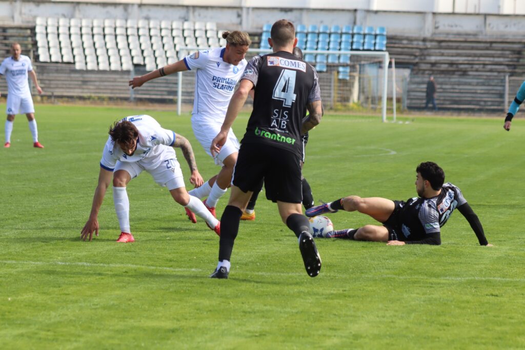 Liga 2 / CSM Slatina a scos doar un punct cu Ceahlăul