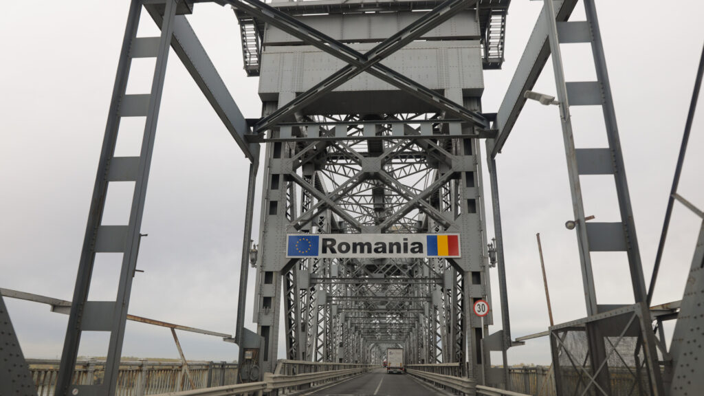 MAE: Atenţionare de călătorie pentru Bulgaria. Timpi mari de aşteptare la trecerea pe Podul Ruse-Giurgiu