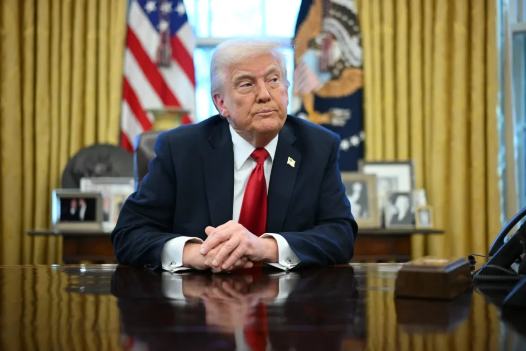 Trump, după anunțarea noilor taxe vamale: „Operația s-a încheiat, pacientul a trăit”. Dolarul american se prăbușește