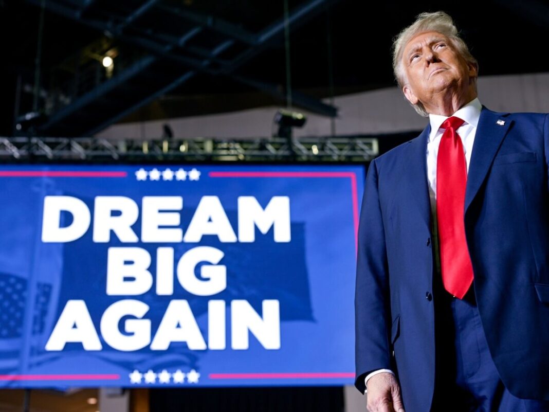 Sondaj: Rata de aprobare publică a preşedintelui Donald Trump a coborât la cel mai scăzut nivel