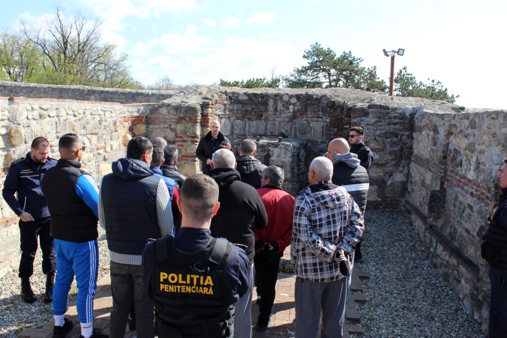 Detinuții din Penitenciarul Drobeta Turnu Severin, în vizită educativă la Cetatea Medievală