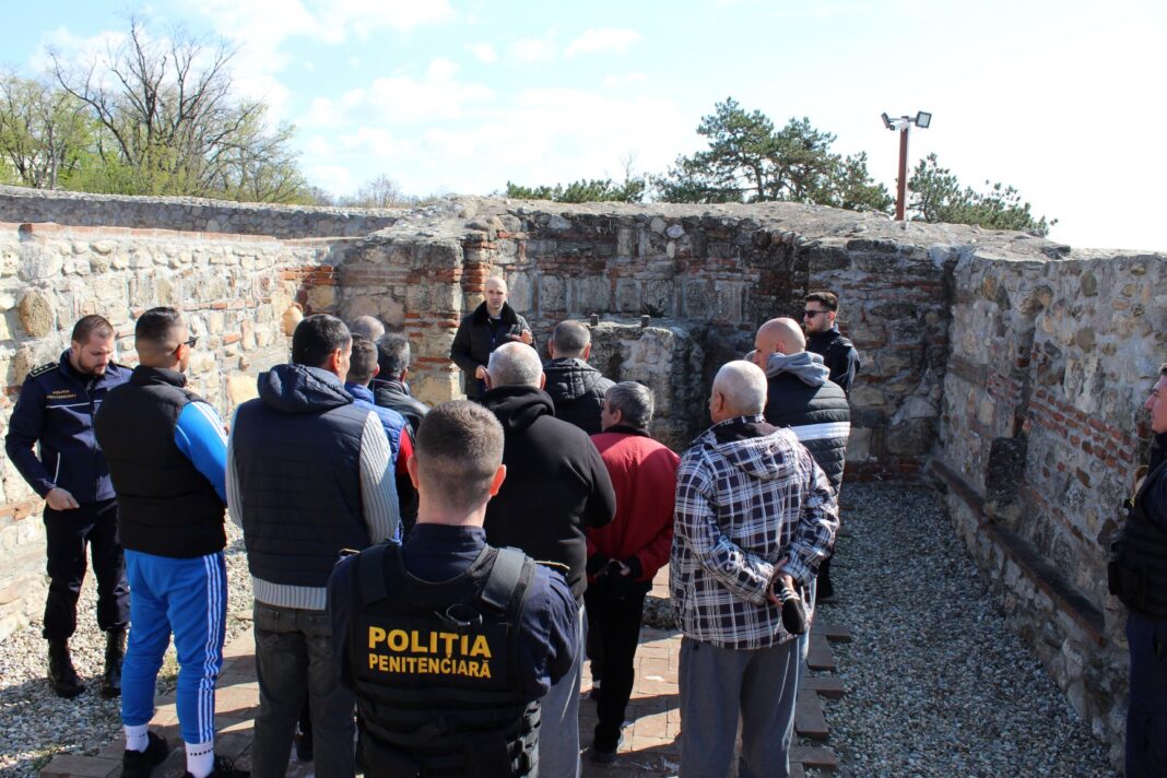 Detinuții din Penitenciarul Drobeta Turnu Severin, în vizită educativă la Cetatea Medievală