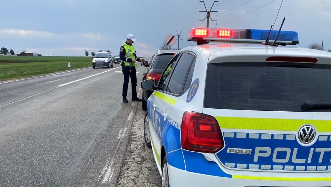 Șofer depistat la volan deși avea dreptul de a conduce autovehicule suspendat