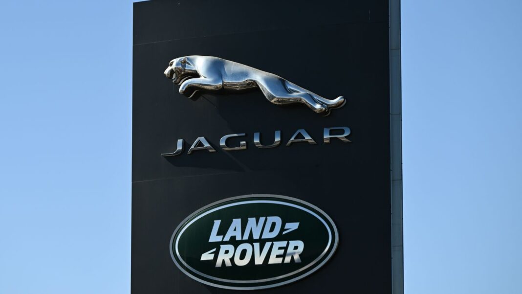 Jaguar Land Rover va „întrerupe” livrarea de mașini în SUA în urma tarifelor lui Trump