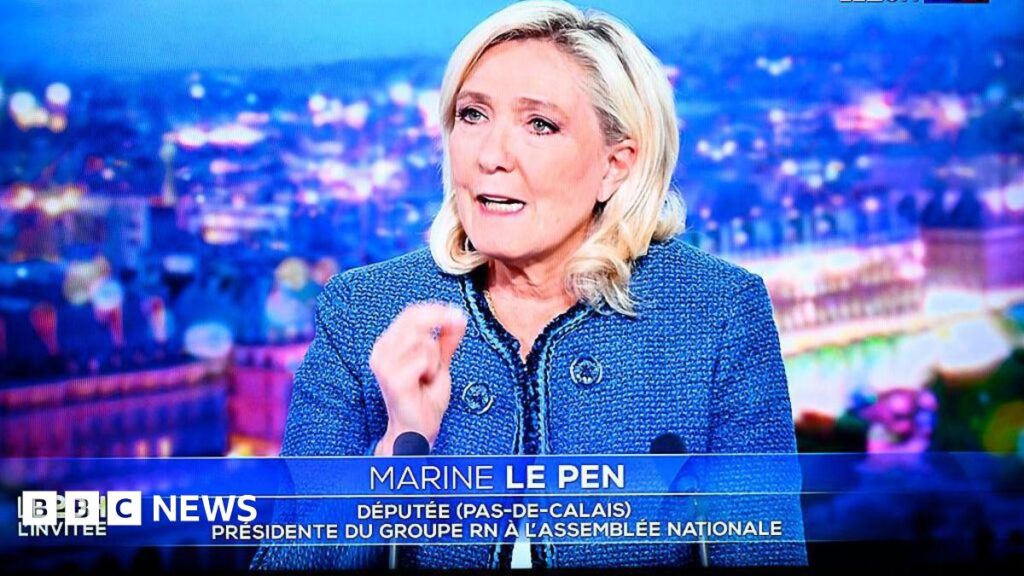 Le Pen atacă interdicția de a candida la funcții publice ca „decizie politică”