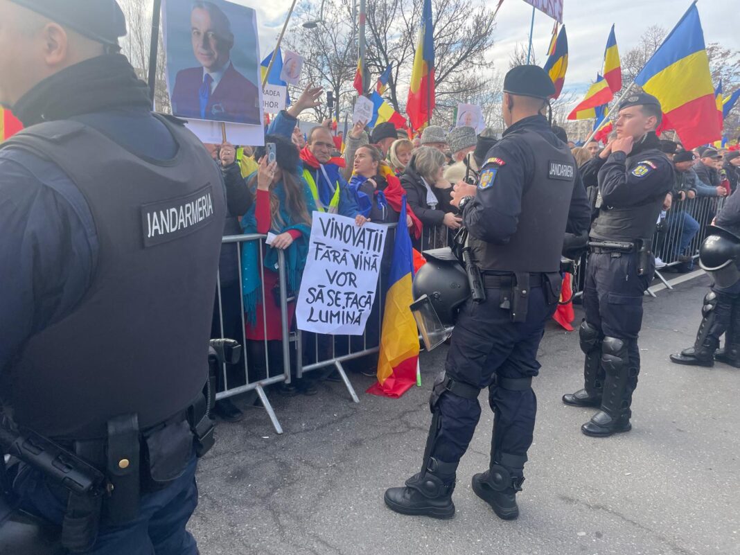 În timpul unui protest desfășurat în Piața Victoriei, avocatul a făcut declarații incitante la violență