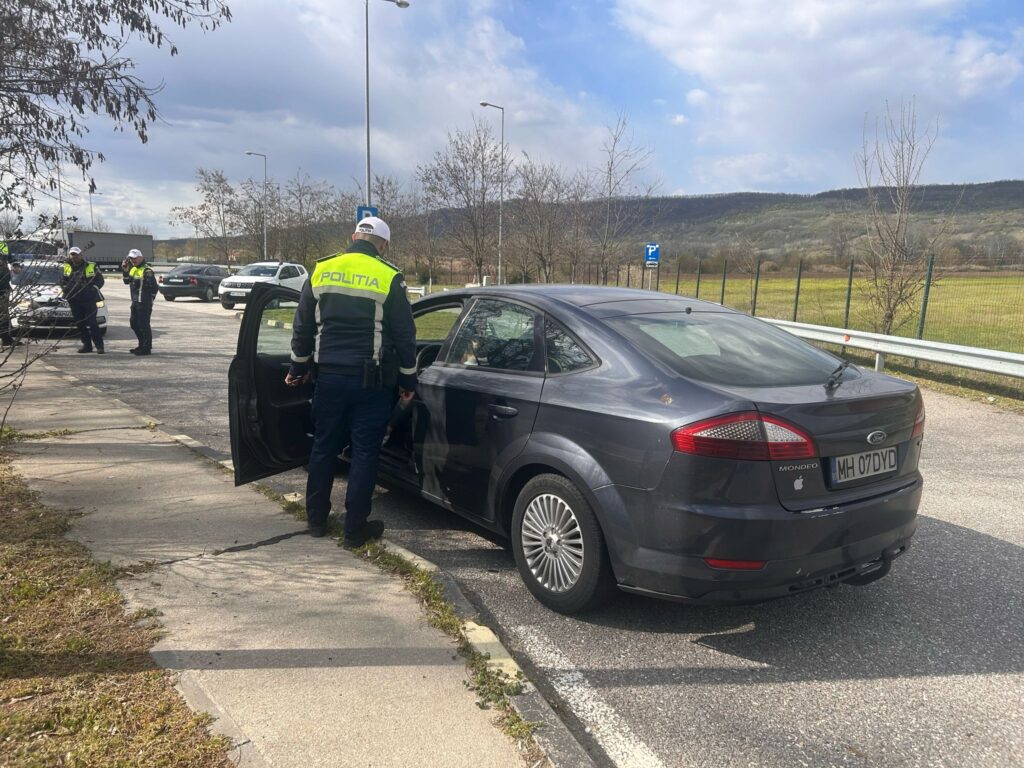 Mehedinți: Depistat în trafic, cu autovehicul neînmatriculat, sub influența alcoolului și fără permis de conducere